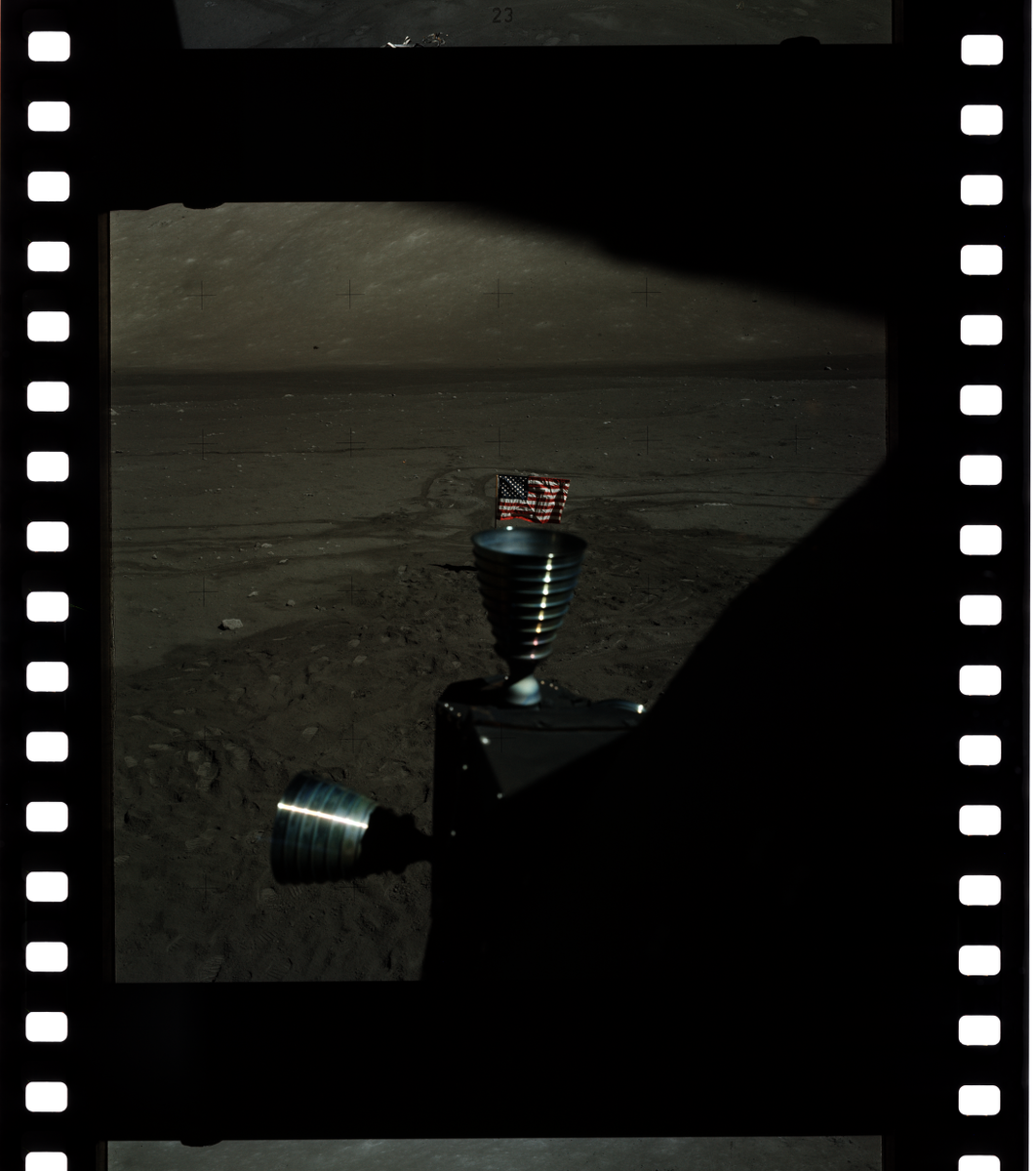 Оригинал: http://tothemoon.ser.asu.edu/data_a70/AS17/extra/AS17-145-22221.small.png