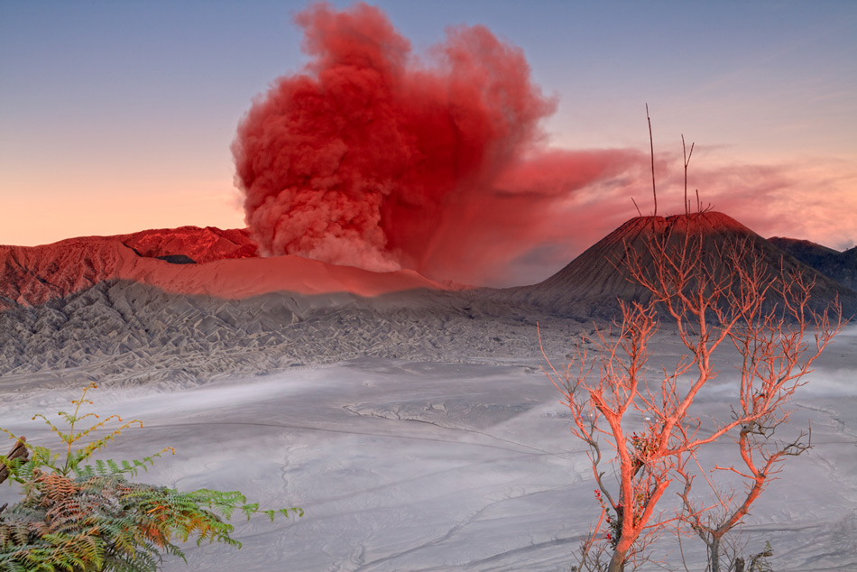 Вулкан Бромо: один из самых красивых огнедышащих кратеров мира Бромо, острова, вулкана, извержений, столб, конце, пепла, также, вулкан, добрался, котором, происшествия, самые, отменены, рейсы, метро, сильное, зарегистрированных, БромоИзвержения, самое