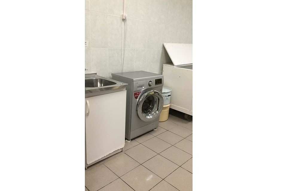 По словам собеседника газеты, им повезло - в отделении есть собственная стиральная машина. Фото: предоставлено героем публикации 