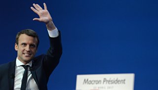 Кандидат в президенты Франции Эммануэль Макрон во время пресс-конференции по итогам первого тура президентских выборов. Архивное фото