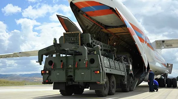 Турция договорилась с Россией о поставке второго комплекта систем ПВО С-400, несмотря на угрозы США