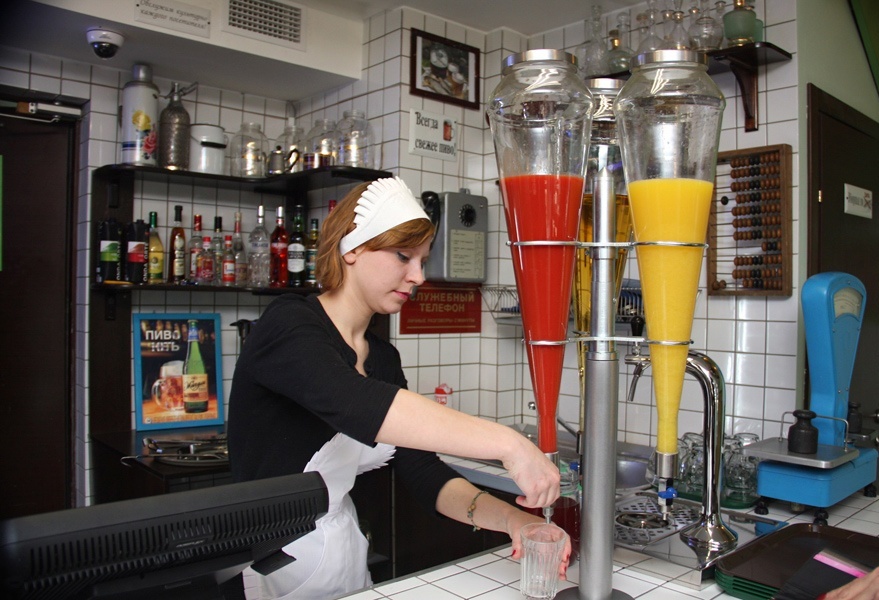 Это было время, когда отношения были просты и понятны, чувства искренни, а желания незамысловаты