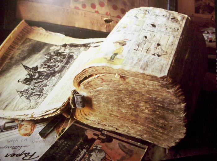 Как художник, признанный «умственно отсталым», 60 лет рисовал девочек-воительниц: Нереальное королевство Генри Дарджера Как художник, признанный «умственно отсталым», 60 лет рисовал девочек-воительниц: Нереальное королевство Генри Дарджера