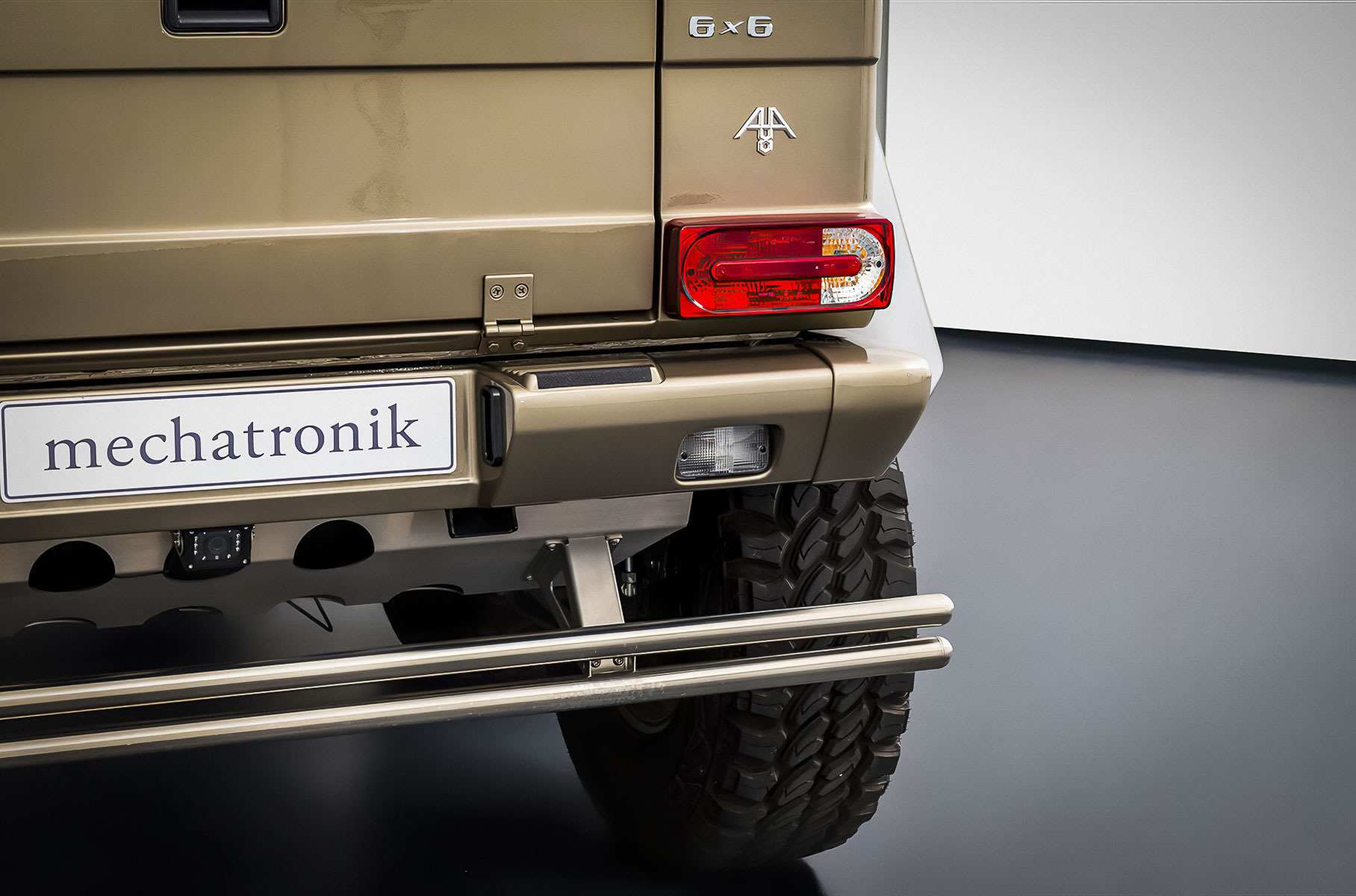 Шестиколесный «Гелик» с минимальным пробегом продают за 79 миллионов рублей Новости