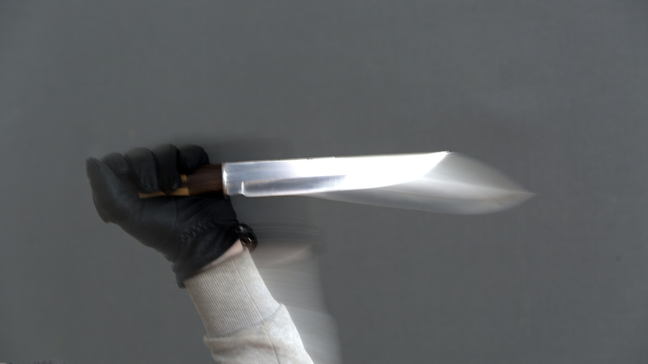 МИГРАНТСКИЙ БЕСПРЕДЕЛ В ШАРЫПОВО: БОЙЦА СВО С ЖЕНОЙ ИЗБИЛИ АРМАТУРОЙ И МОЛОТКАМИ