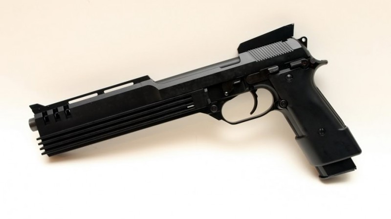 Факт №6:Пистолет Робокопа — модифицированная Beretta 93R голливуд, дата, кинематограф, кино, робокоп, факты, фильм, юбилей