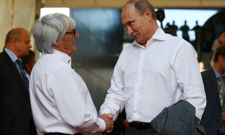 Берни Экклстоун и Владимир Путин на Гран-при России "Формулы-1" в Сочи. Фото:  Xpb.Cc Limited/ ТАСС
