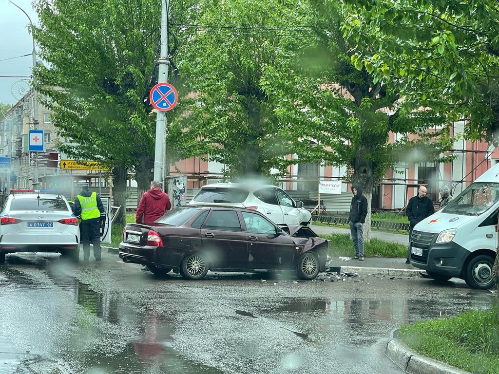 В Рязани из-за ДТП на Циолковского сильно затруднено движение