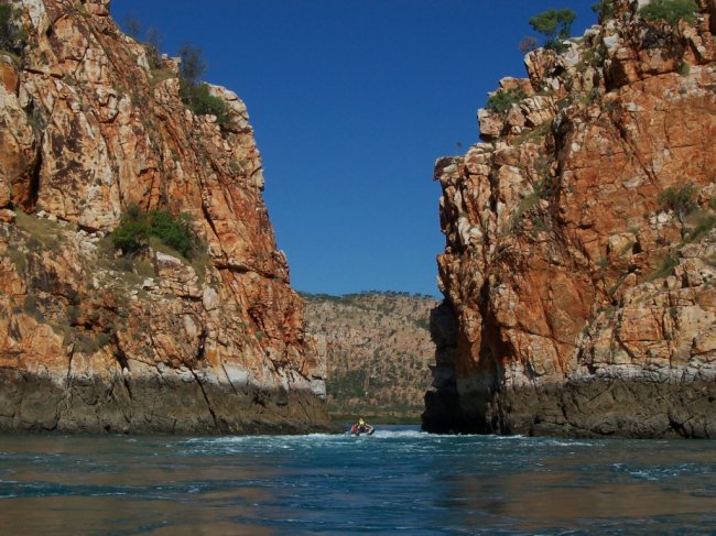 Горизонтальный водопад в Австралии (6 фото)