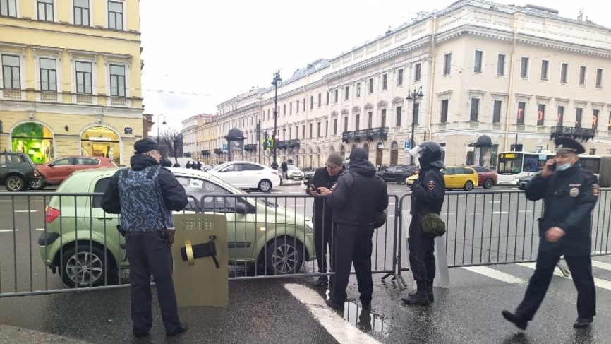 Политолог Романов: Россияне отказались митинговать против выплат беременным и детям