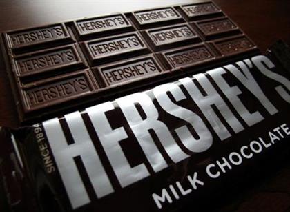 Hershey's chocolate bars are shown in this photo illustration in Encinitas, California January 29, 2015. REUTERS/Mike Blake/File Photo GLOBAL BUSINESS WEEK AHEAD PACKAGE - SEARCH 'BUSINESS WEEK AHEAD 24 OCT' FOR ALL IMAGES 