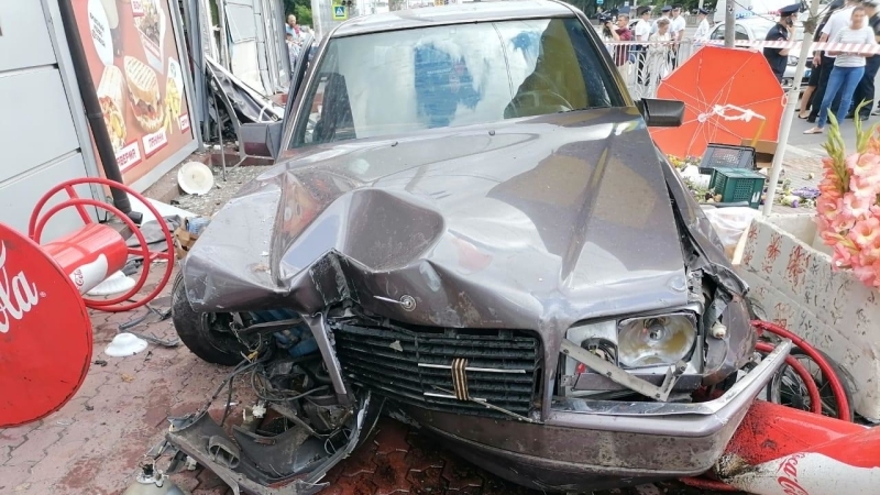 Задавивший калининградку водитель Mercedes помещен в психиатрическую клинику