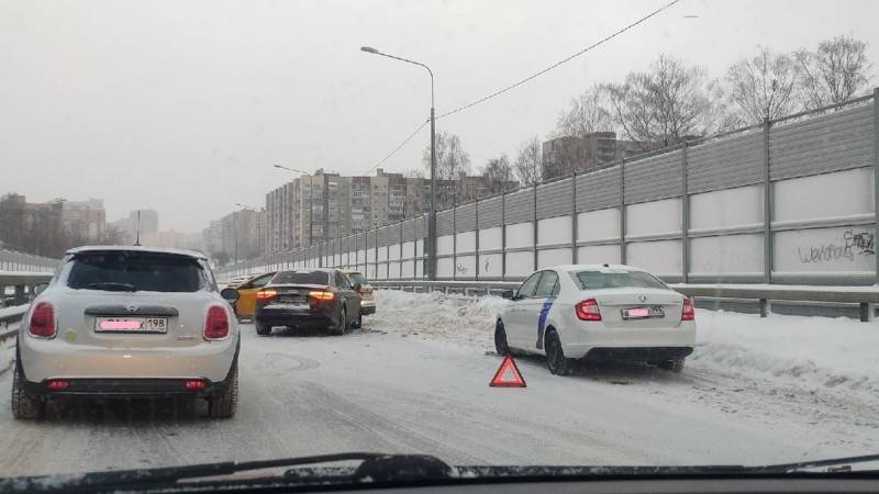 Некачественная уборка снега спровоцировала массовые ДТП с жертвами в Петербурге
