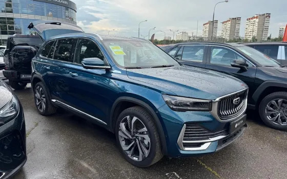 Официальный дилер продает Geely Monjaro со скидкой в 1 миллион рублей (за 3,8 млн рублей), но «серые» Monjaro ещё дешевле — можно купить за 3,13 млн рублей