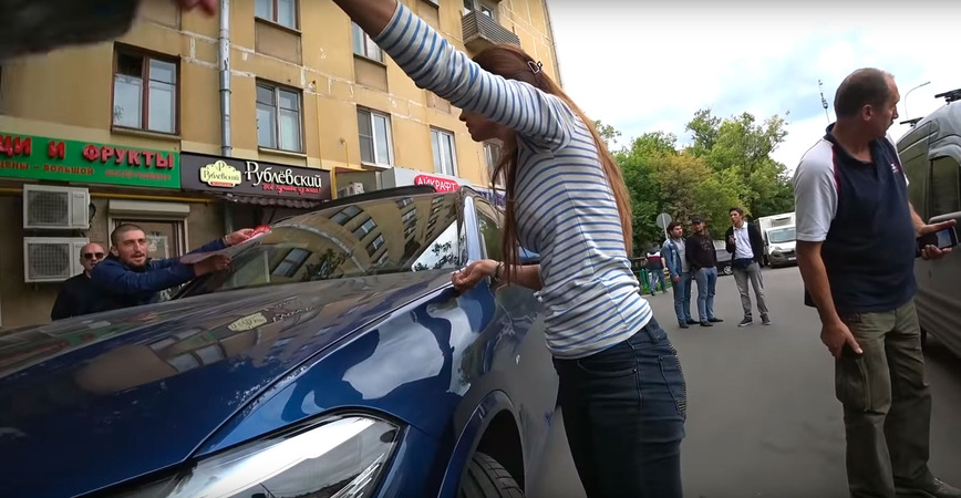 «Отойдите, мне проехать надо». Очередная «яжмать» на BMW X5 против СтопХама «Отойдите, мне проехать надо». Очередная «яжмать» на BMW X5 против СтопХама авто и мото,автоновости,видео