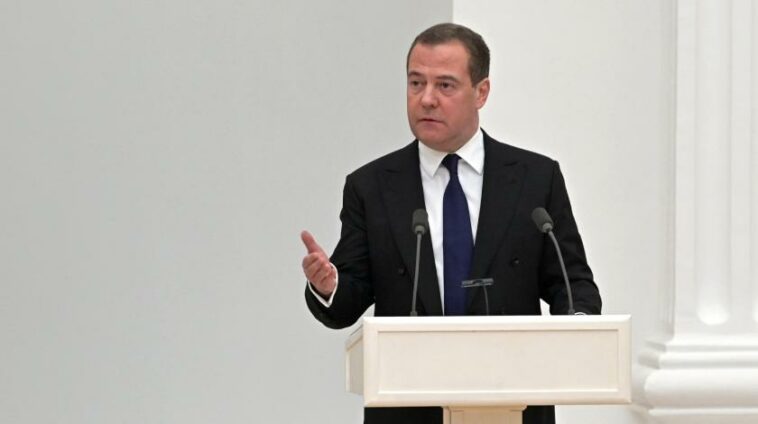 «Чахлая поросль лиц»: Медведев жестко врезал по западным политикам