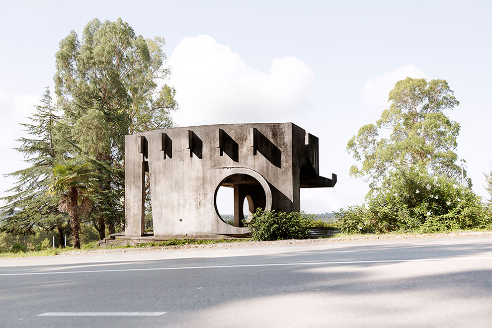 Суровое очарование советских автобусных остановок глазами канадского фотографа Суровое очарование советских автобусных остановок глазами канадского фотографа