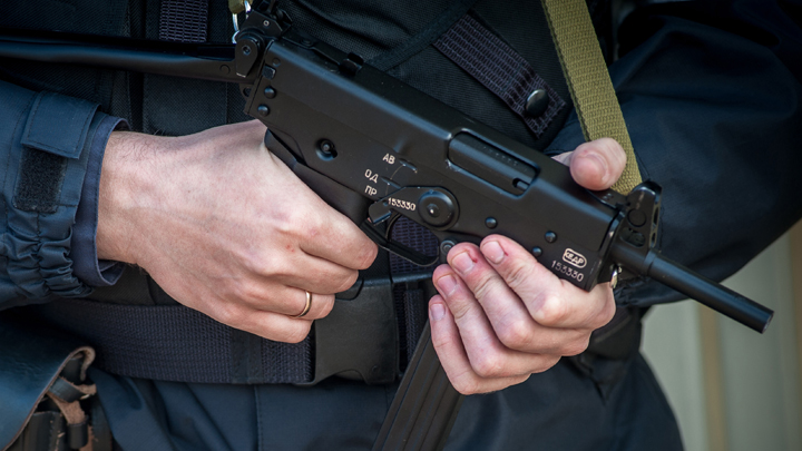 Киллеры, разборки со стрельбой и вымогательство: В Россию возвращаются лихие 90-е? россия