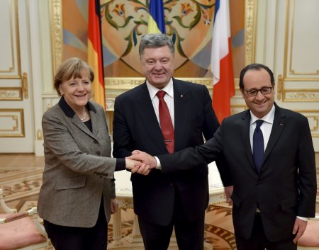 Меркель и Олланд опять встают на сторону Порошенко - Минские соглашения под угрозой срыва. 