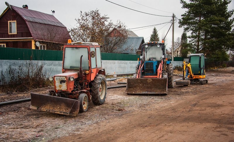 Ода советскому трактору город, красивый вид, пастораль, село, сельский пейзаж, техника, трактор, эстетика