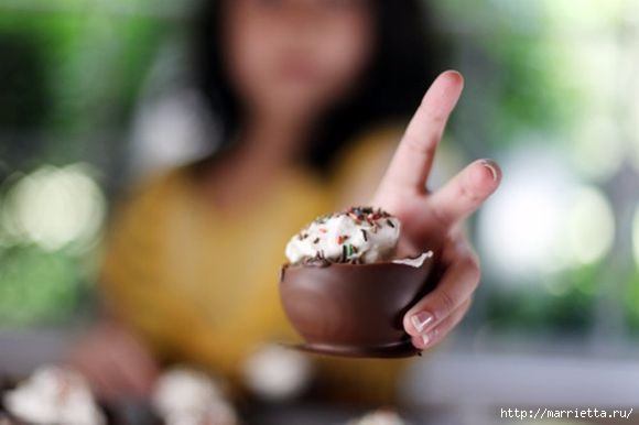 Вазочки из шоколада для сладких десертов