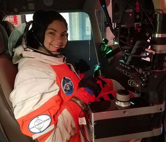  17-летняя девушка, которая собирается отправиться на Марс
