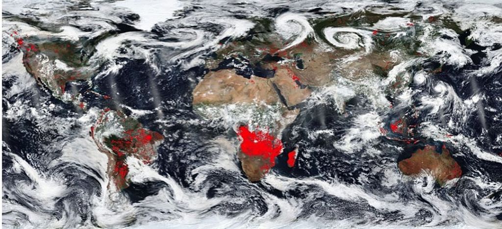Карта глобального возгорания: красные пятна - пожары.
