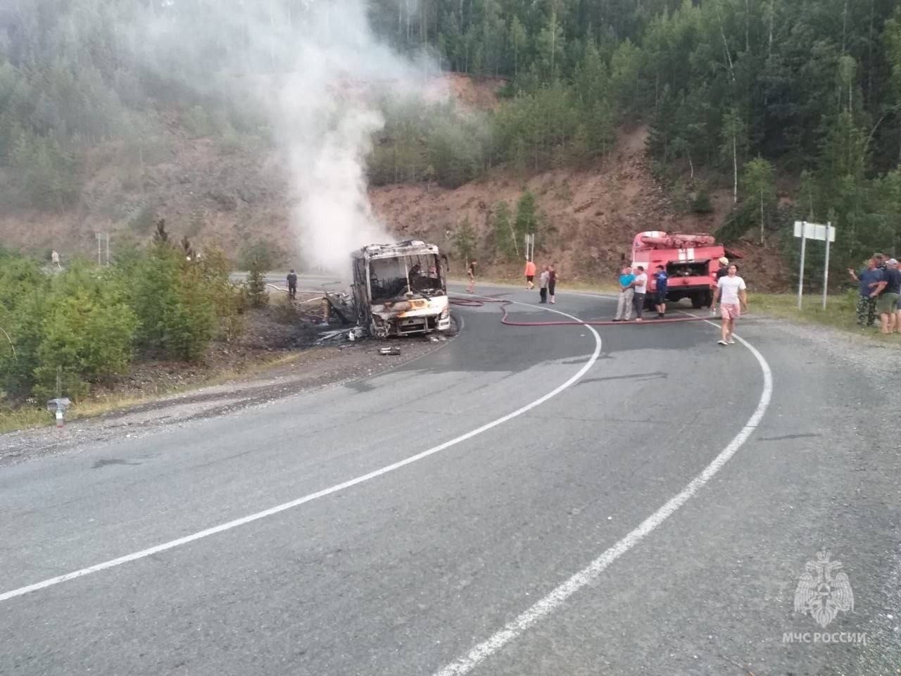 Автобус с туристами из Челябинска загорелся в Башкирии