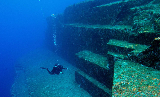 Дайверы исследовали подводную лестницу, ведущую в океанский разлом: ступени высотой в 5 метров