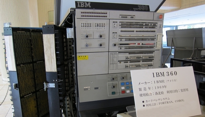 Интересный факт: невероятный рост мощности смартфонов (Multiple IBM System/360 Model 75).