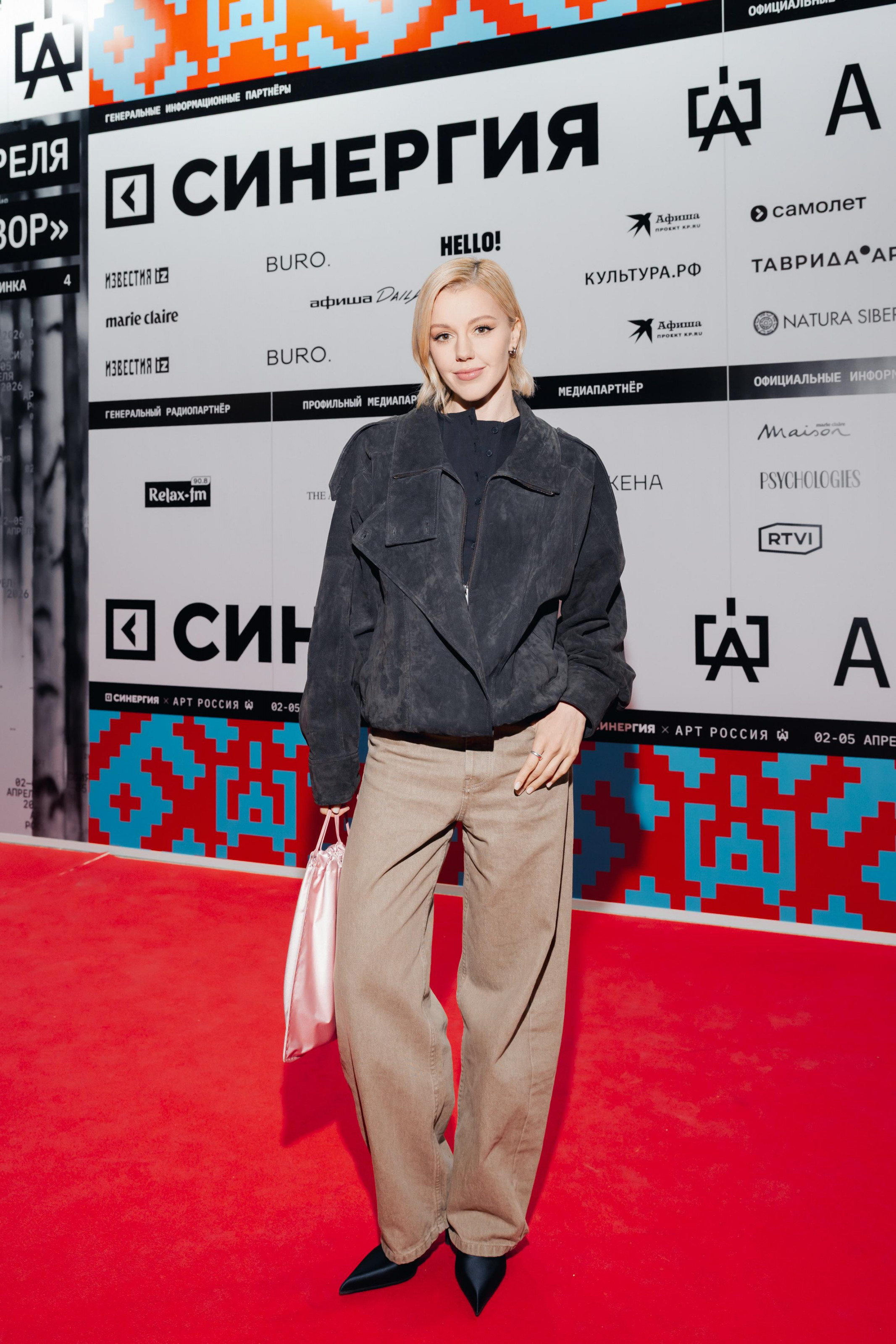 Ярмарка современного искусства «Арт Россия» подвела итоги седьмого выпуска ярмарки, более, Среди, Сергей, искусства, тысяч, посетили, тысячи, авторов, работ, ярмарке, коллаборации, Aristov, «Синергия», представил, человек, представители, искусство, «Вдохновение», «Самолет»