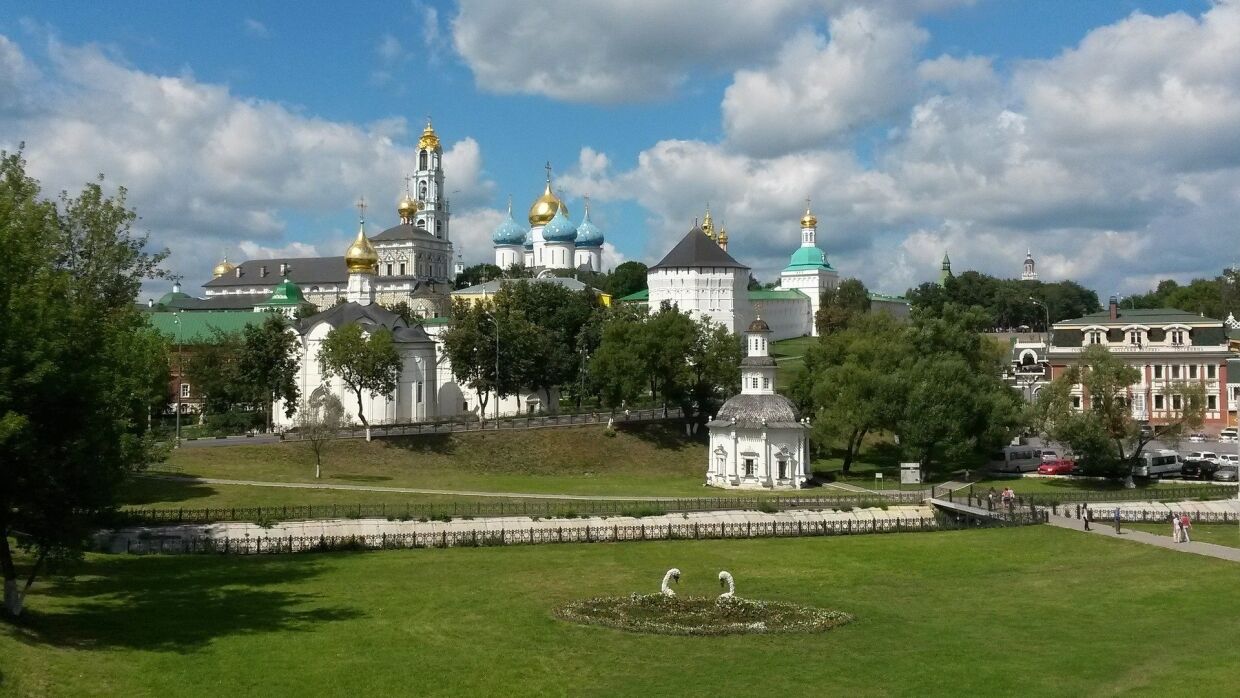 Красоты соседнего Сергиева Посада очаруют вас не меньше, чем сама усадьба Абрамцево