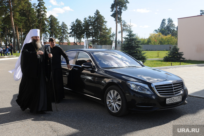 Митрополит объяснил, почему священники должны ездить на дорогих автомобилях Митрополит объяснил, почему священники должны ездить на дорогих автомобилях авто и мото