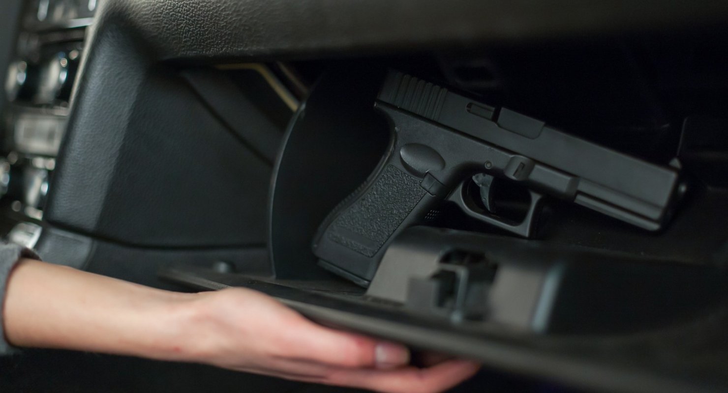 Можно ли возить в машине пистолет?