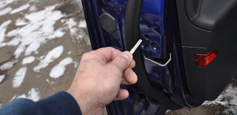 Села АКБ: как закрыть двери машины без аккумулятора