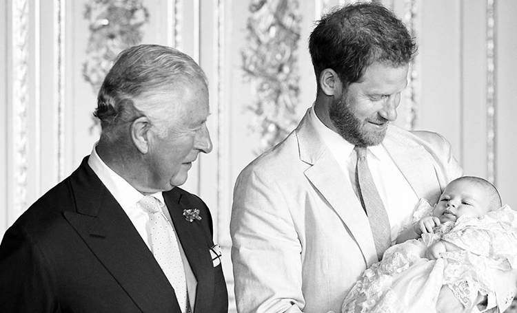 Как Кейт Миддлтон, Елизавета II и другие члены королевской семьи поздравили сына Меган Маркл и принца Гарри с днем рождения