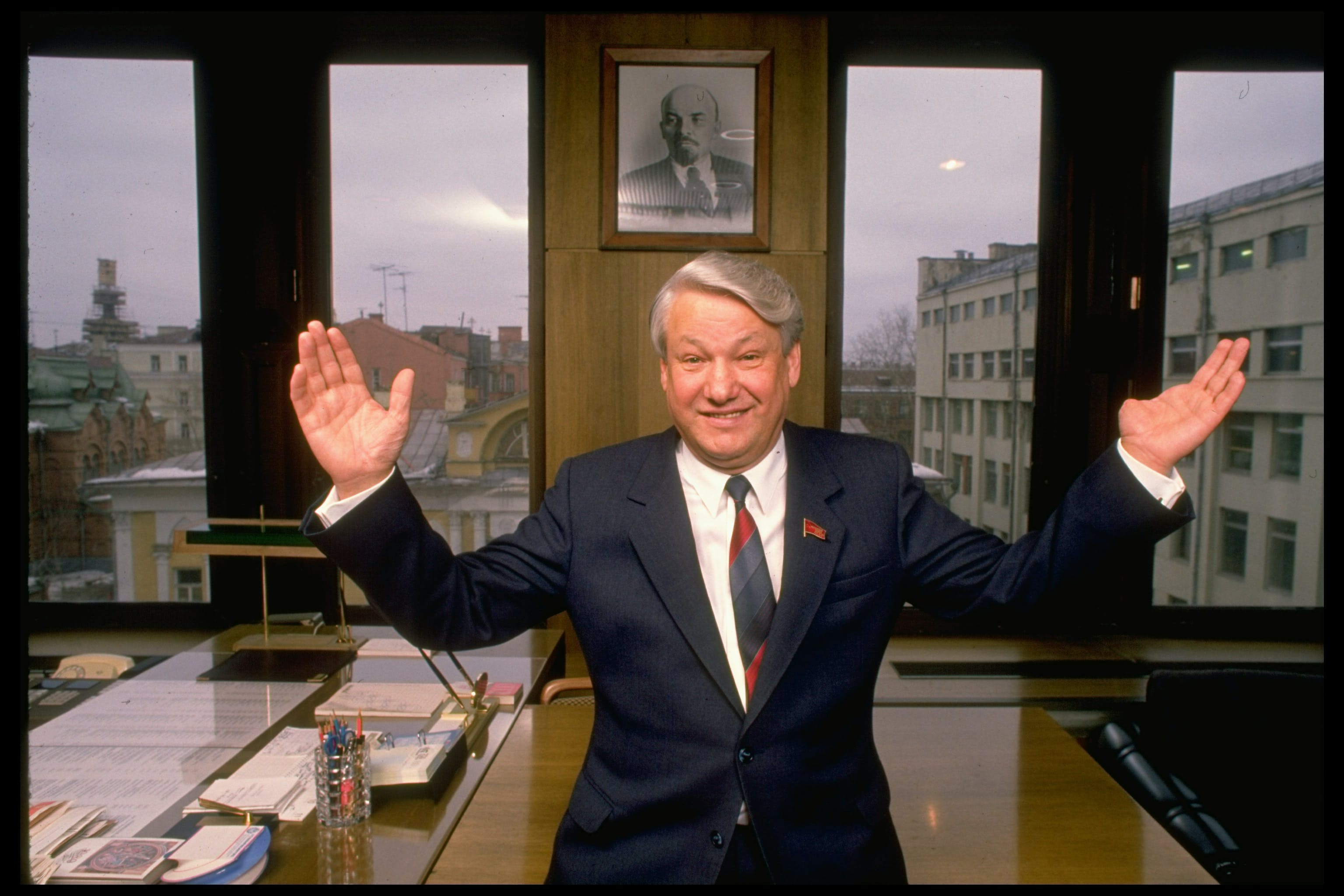 Как Ельцин упал с моста: легендарная история