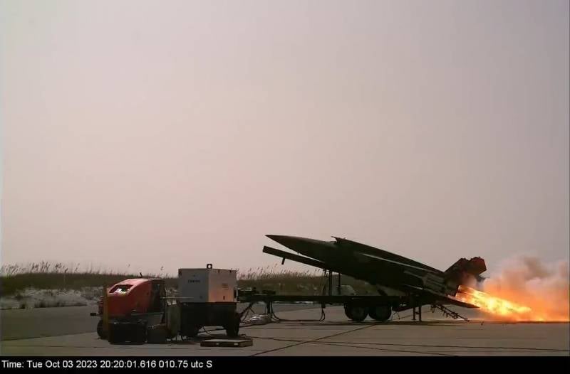 Корпус морской пехоты США испытывает БПЛА XQ-58 Valkyrie оружие