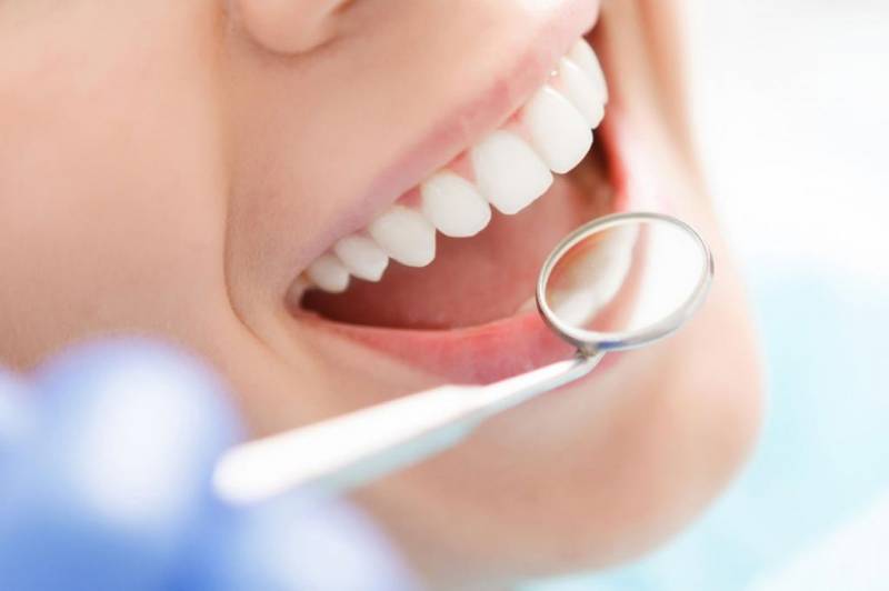 Остановить кровь после удаления зуба: причины, выбор кровоостанавливающих препаратов, домашние рецепты для полоскания рта и советы стоматологов
