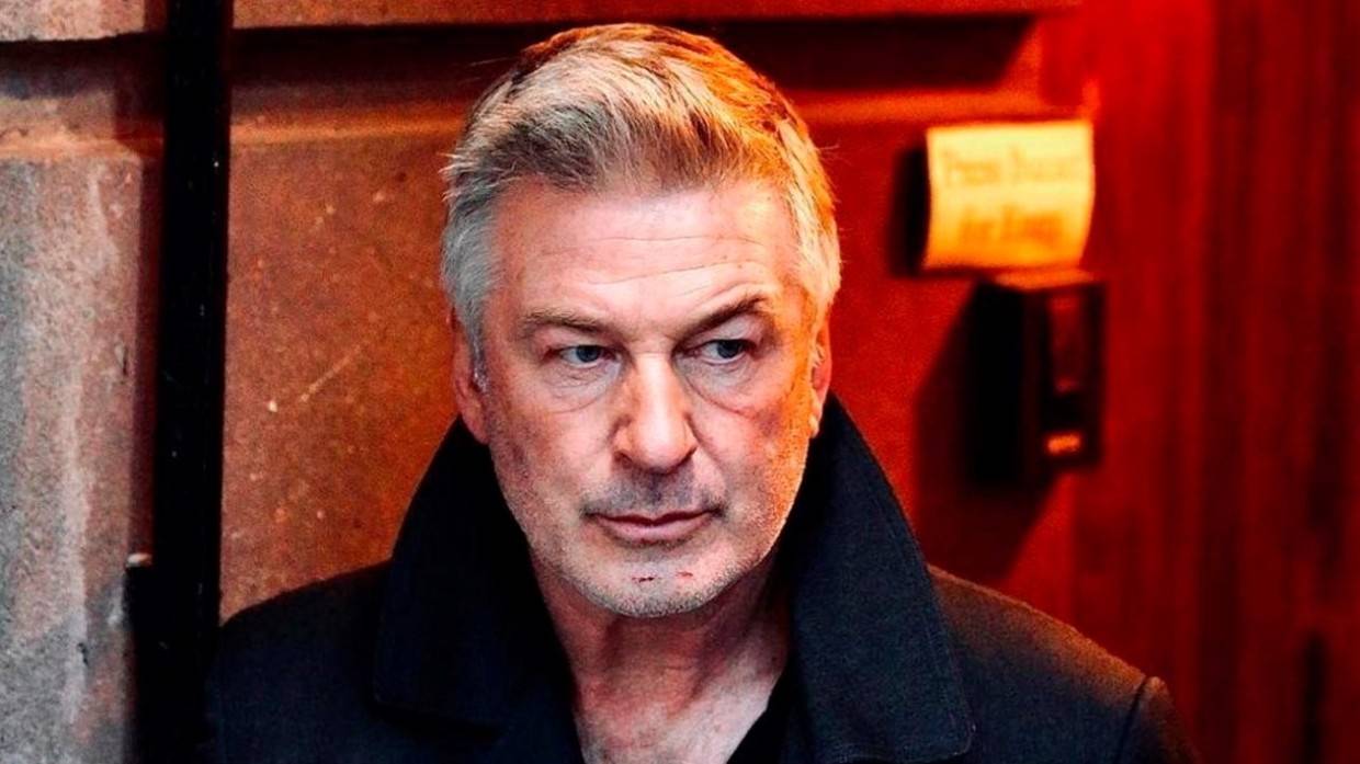 Суд Санта-Фе обязал Болдуина предоставить полиции доступ ко всем данным на его телефоне