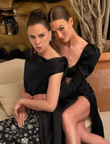 Даша Жукова посетила вечеринку Met Gala Жукова, Карли, Клосс, НьюЙорке, вышла, котором, также, КлоссДаша, селебрити, распался, которым, Ниархоса, Ставроса, миллиардера, греческого, замуж, Через, Аарона, троих, родила