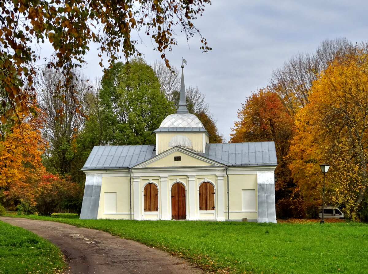 Переславль-Залесский. Ботик Петра Первого. Наш незапланированный визит туда Переславль-Залесский. Ботик Петра Первого. Наш незапланированный визит туда здесь, ничего, дорожка, видимо, Петра, здание, погулять, Петру, закрыты, официальный, просто, получилось, будет, сайта, провинциальный, перед, неблагоустроенный, почти, брать, поездкой