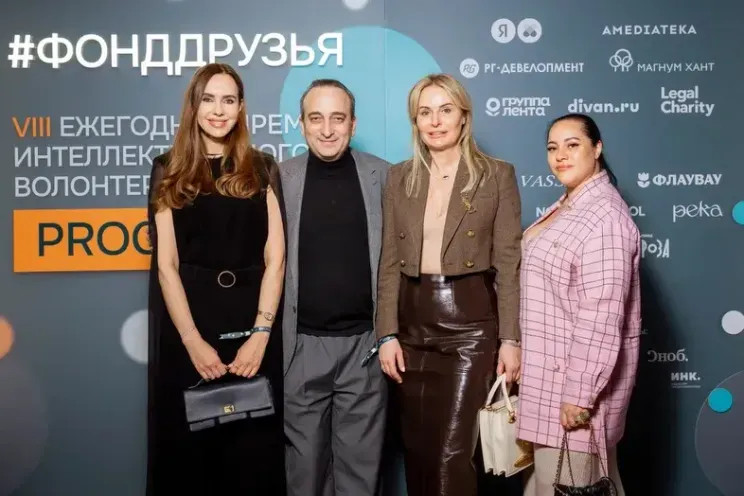 Иван Ургант, Ян Яновский, Алёна Долецкая и Дарина Алексеева на премии фонда 