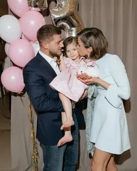 Алекса с мужем Вячеславом Дайчевым и дочерью