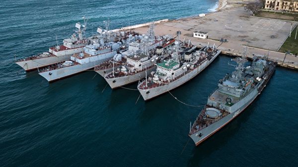 Корабли, которые ранее входили в состав военно-морских сил Украины, в бухте Севастополя