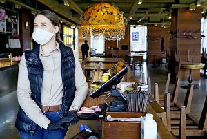 Кальянной в ЦАО грозит закрытие на 90 дней за нарушения антиковидных мер. Фото: Антон Гердо, «Вечерняя Москва»