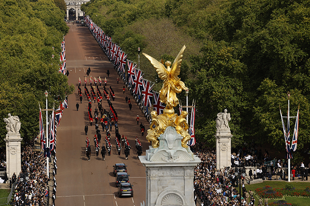 В Лондоне проходит прощание с королевой Елизаветой II принц, королевы, принцесса, Маркл, семьи, Меган, королевой, прощание, Уильям, другие, участие, Гарри, тысяч, супругом, король, процессии, также, Уэссекская, члены, церемонии