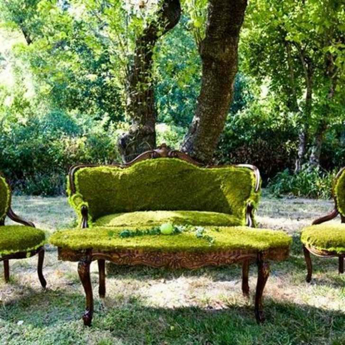 «Зеленая» мебель в саду.