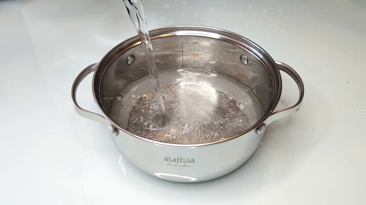 Быстрый рецепт малосольных огурцов на минеральной воде Быстрый рецепт малосольных огурцов на минеральной воде Лайфхаки