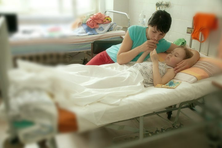 Детей не имеют права изолировать в больнице от родителей